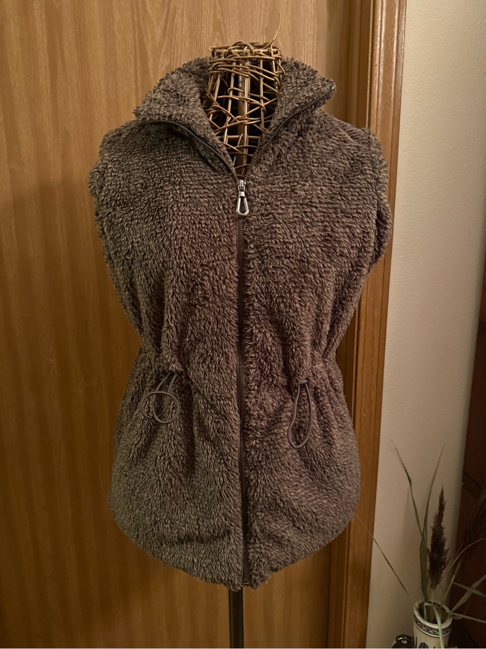Democracy Plush Faux Fur Sherpa Cinch Waist Vest Brown Gray S